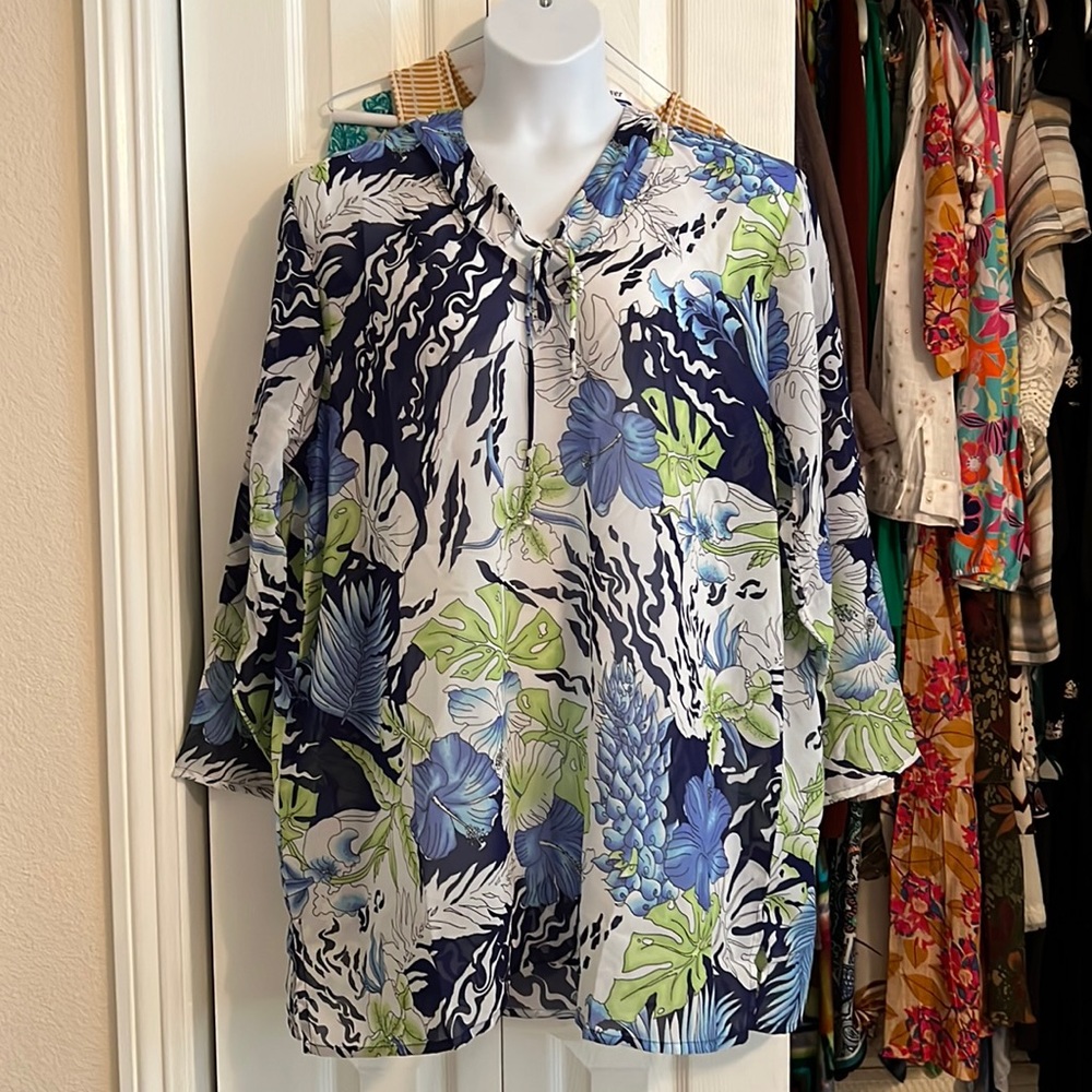 Silhouettes sized 2X swim cover up with hood